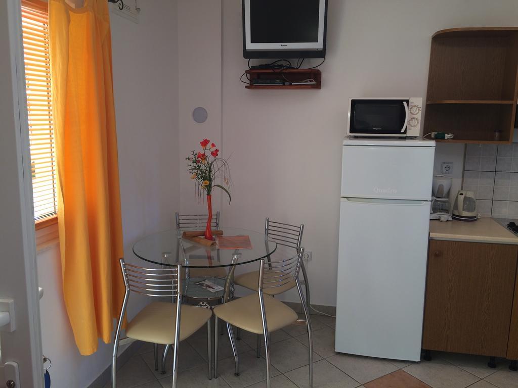Apartment Kolundzic Novi Vinodolski Rum bild