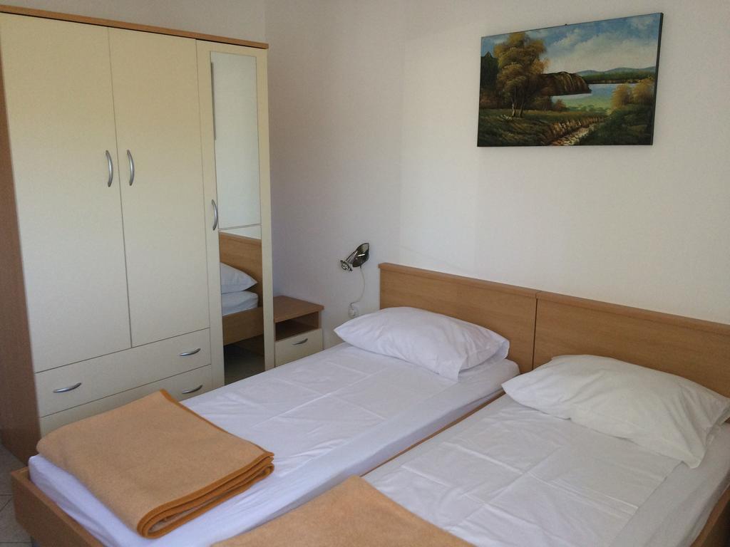 Apartment Kolundzic Novi Vinodolski Rum bild