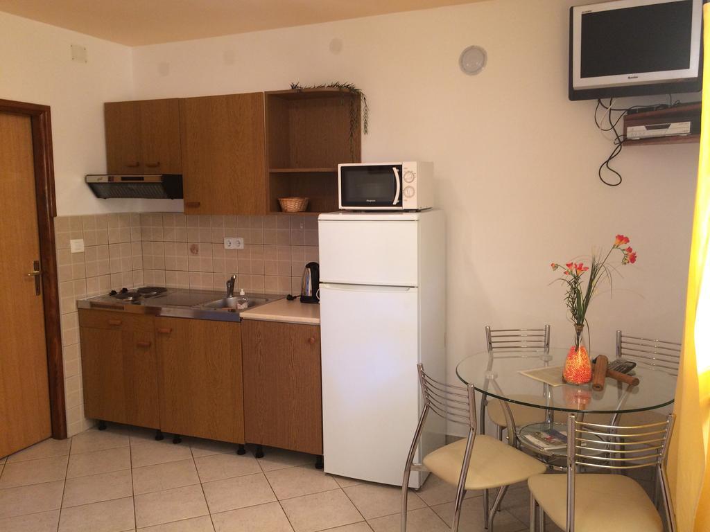 Apartment Kolundzic Novi Vinodolski Rum bild