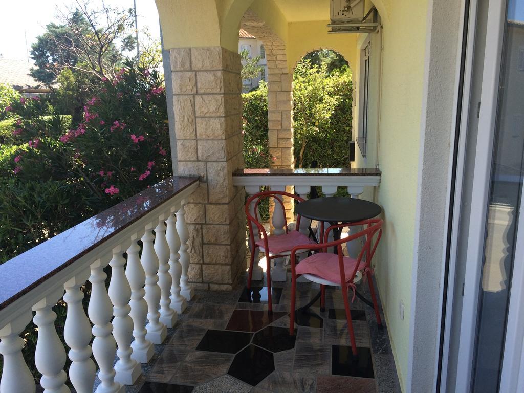 Apartment Kolundzic Novi Vinodolski Rum bild