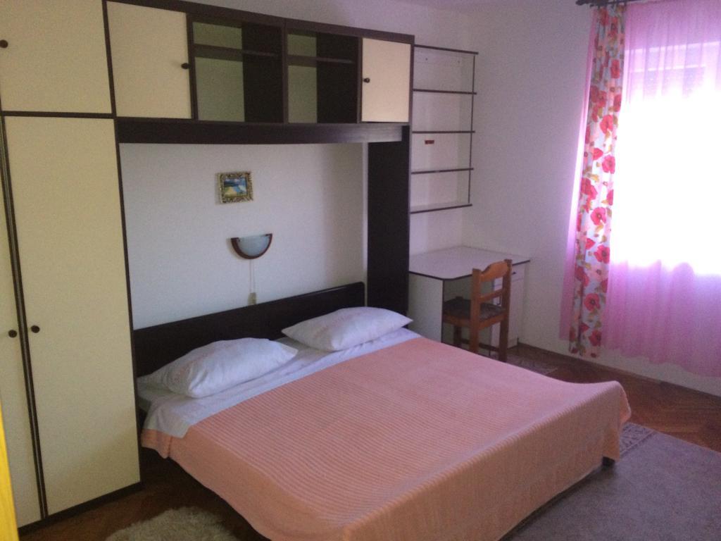 Apartment Kolundzic Novi Vinodolski Rum bild
