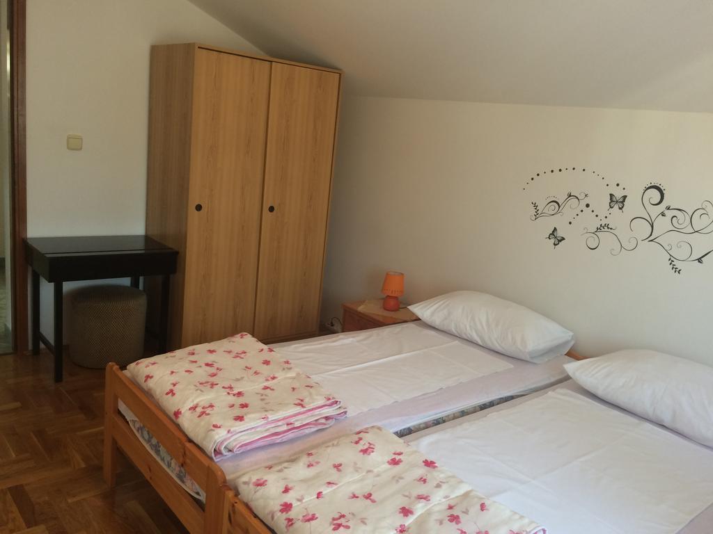 Apartment Kolundzic Novi Vinodolski Rum bild