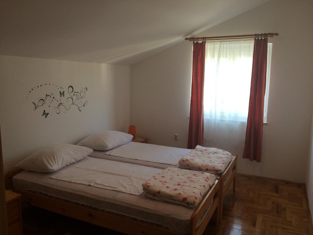 Apartment Kolundzic Novi Vinodolski Rum bild