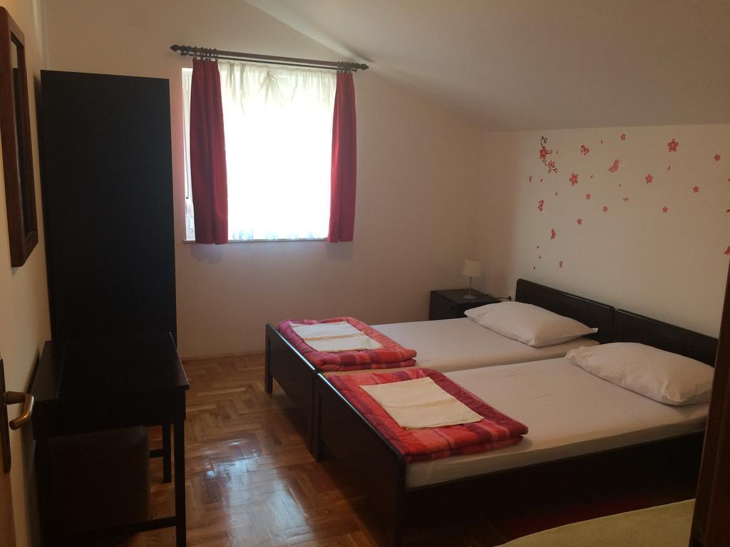 Apartment Kolundzic Novi Vinodolski Rum bild