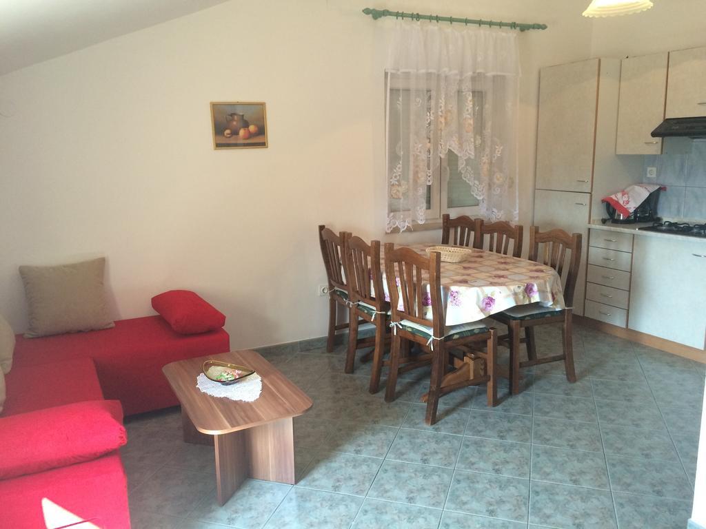 Apartment Kolundzic Novi Vinodolski Rum bild